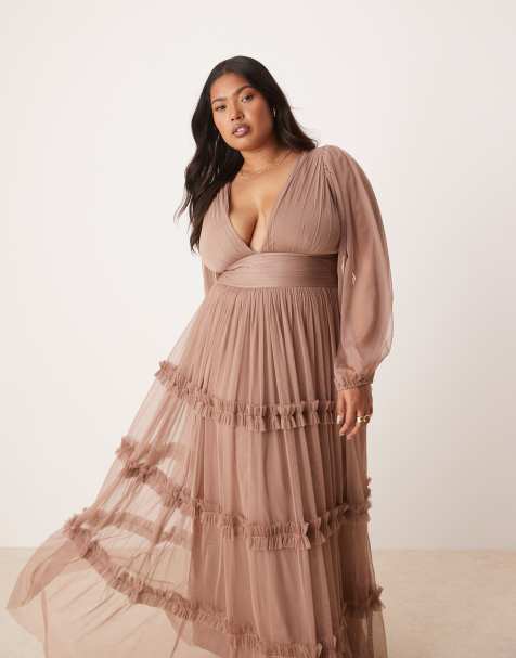 Lace & Beads Plus - Lys taupe boho-maxikjole med flæser - view 1