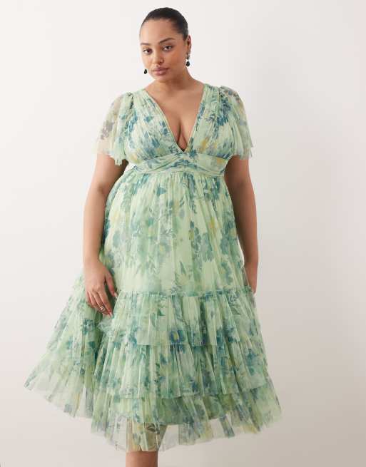 Lace & Beads Plus - Madison - Robe mi-longue en tulle à fleurs avec décolleté plongeant et manches évasées - Vert sauge, 3 de 4