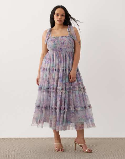 Lace & Beads Plus – Marszczona sukienka midi z kokardkami na ramionach i falbankami w fioletowy abstrakcyjny wzór - view 1