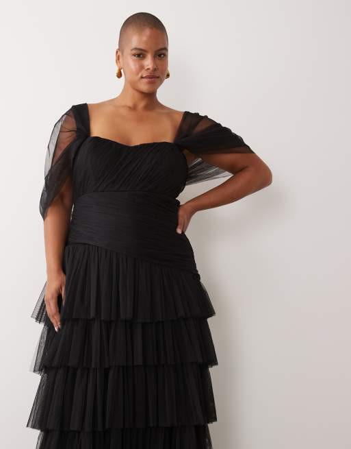 Lace & Beads Plus maxikjole i tyl med sweetheart-udskæring, sænkede skuldre og asymmetrisk flæsedetalje i sort, 2 af 4