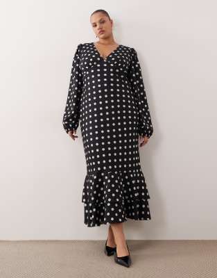 Robe longue à pois avec décolleté plongeant, manches ballon et ourlet à volants - Noir et blanc 56