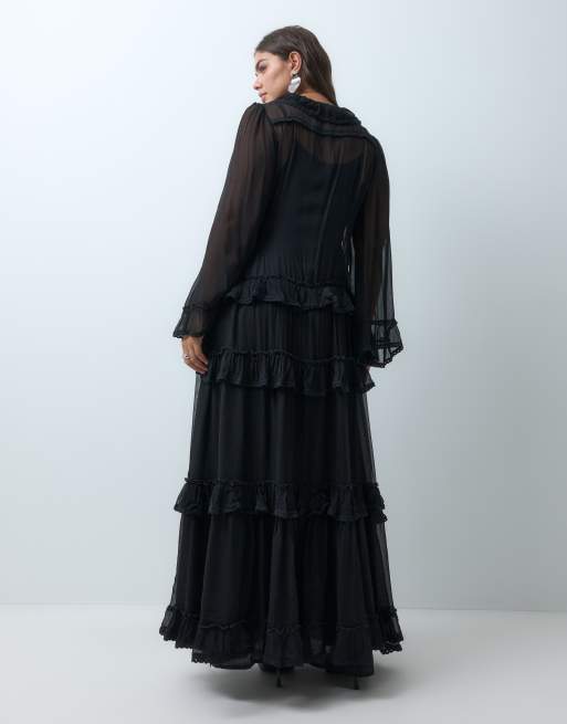 Lace & Beads Plus robe longue en mousseline à décolleté plongeant, manches évasées et finition à volants, noire, 3 de 5