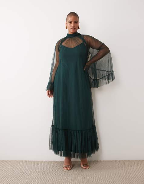 Lace & Beads Plus vestido largo de tul transparente con cuello alto, mangas acampanadas y adorno de volantes en esmeralda - view 1