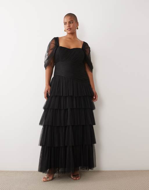 Lace & Beads Plus vestito lungo in tulle con scollo a cuore, spalle scese, dettaglio volant asimmetrico, nero, 1 di 4