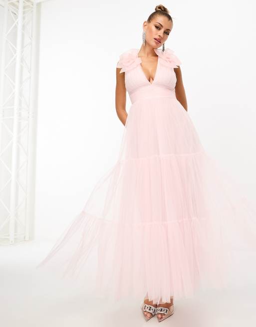 Lace & Beads – Pudroworóżowa sukienka midaxi z bukiecikami na ramionach