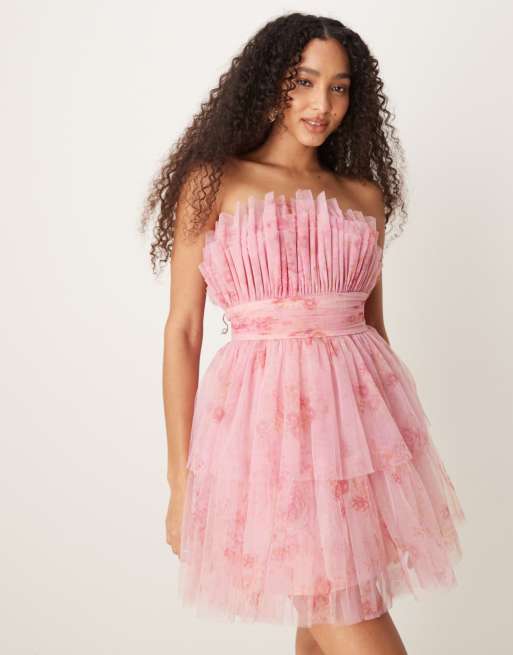 Lace & Beads - Robe bandeau courte à volants étagés et imprimé fleuri - Rose pastel