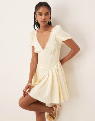 Lace & Beads - Robe corset courte en satin avec manches bouffantes - Jaune beurre