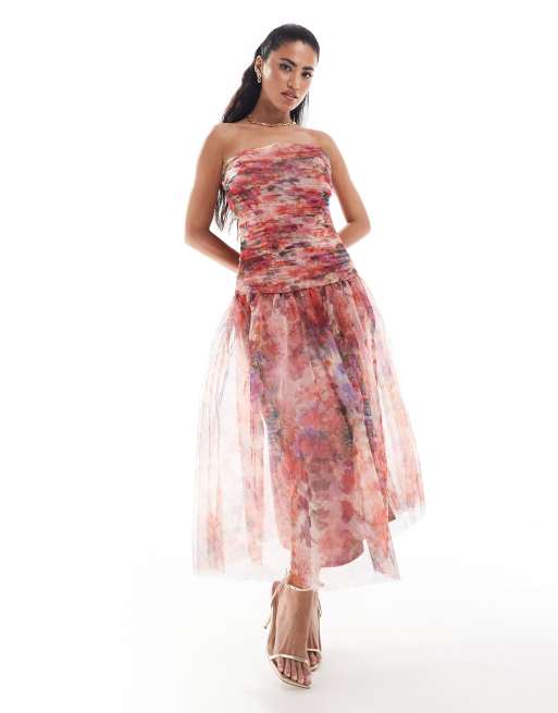 Lace & Beads - Robe longueur mollet en tulle imprimé fleuri à ourlet tombant - Rouge/bleu de cobalt