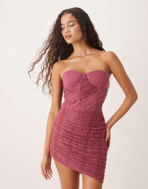 Lace & Beads – Rosa miniklänning i spets med korsett och hjärtformad ringning, 3 av 4