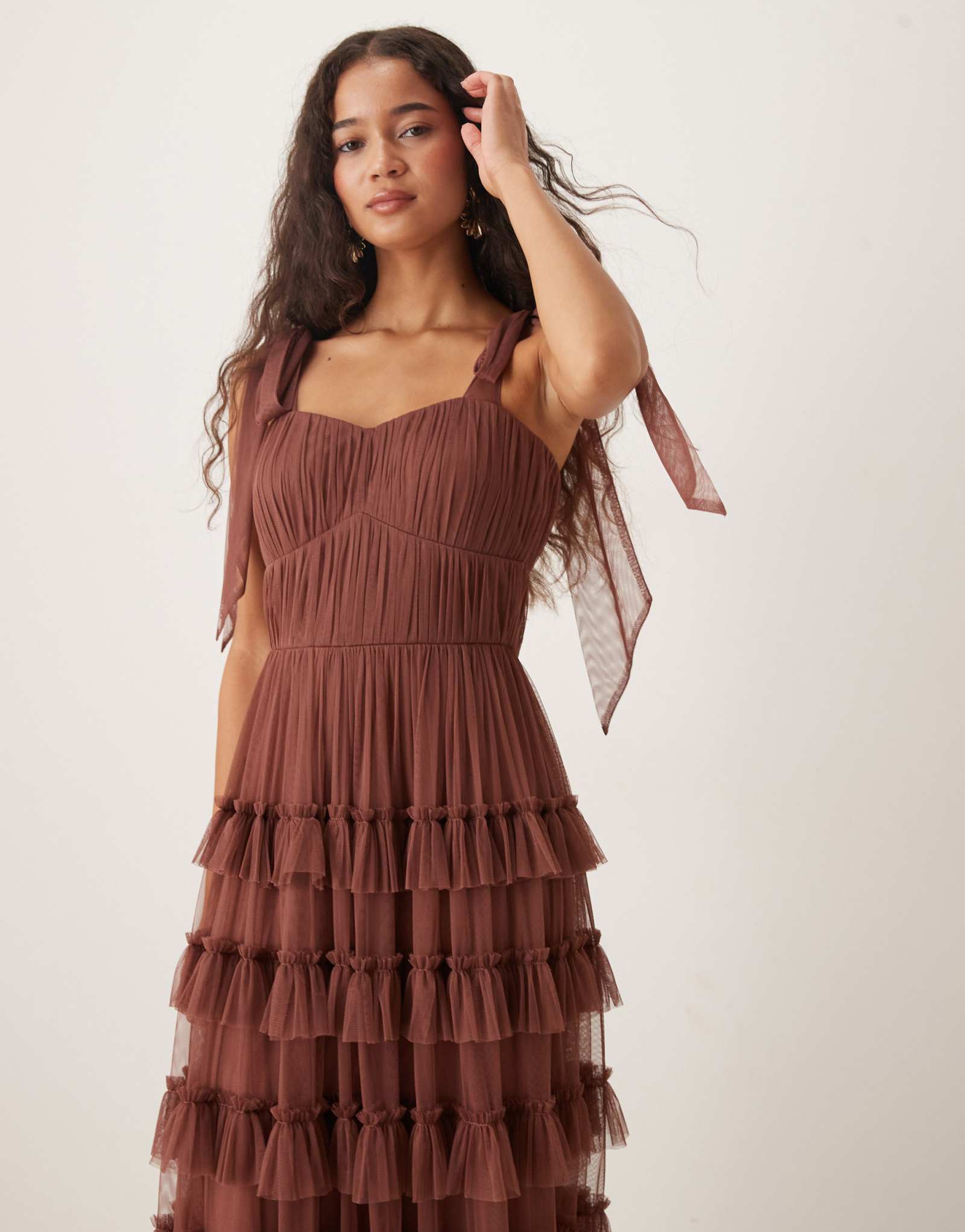 Платье миди из тюля с бантом на плече из кружева и бисера розово-коричневого цвета