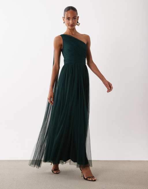 Lace & Beads - vestido maxi de dama de honor asimétrico con cuello tipo pañuelo en verde esmeralda, 1 de 4