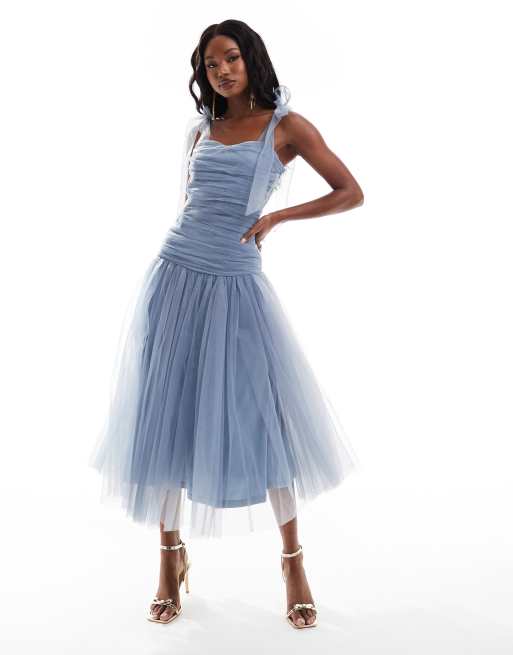 Lace & Beads - Vestito con vita scesa blu con fiocchi sulle spalle e gonna al polpaccio