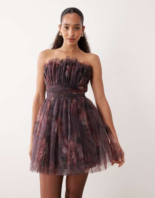 Lace & Beads - Vestito corto a fascia in tulle stretto in vita color prugna a fiori