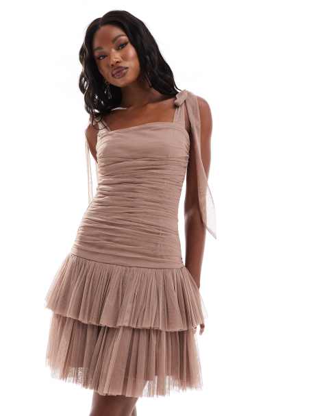 Lace & Beads - Vestito corto in tulle marrone rosato con arricciature e fiocchi sulle spalle - view 1
