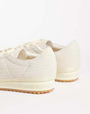 Lacoste Aura logo trainers in off white