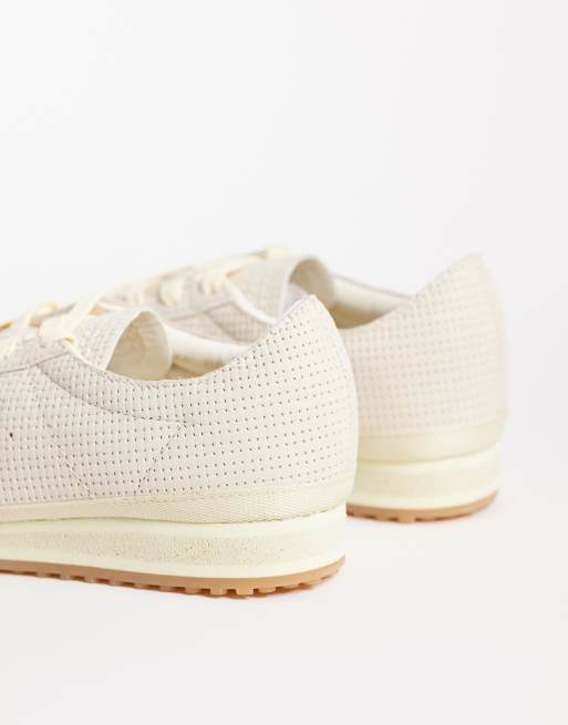 Lacoste Aura logo trainers in off white, 2 of 5