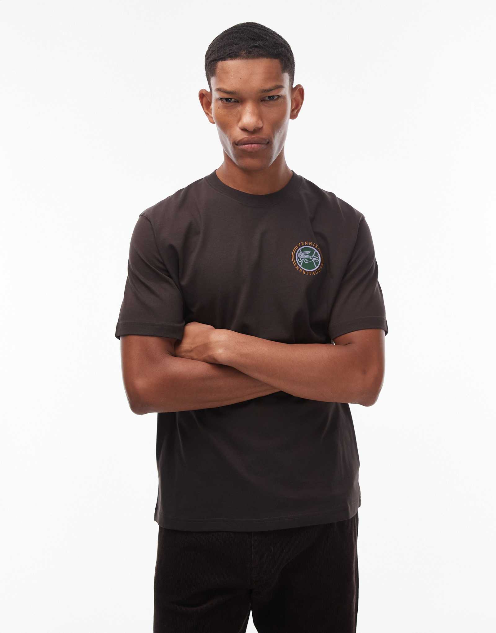Футболка с логотипом Lacoste на спине коричневого цвета