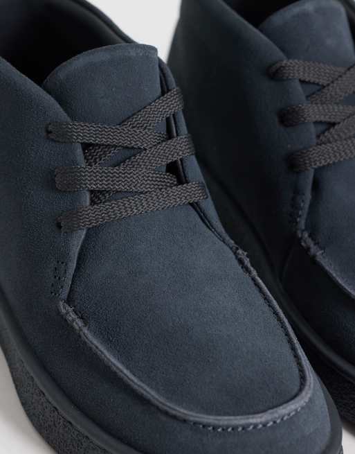 Lacoste baseshot chukka shoe in dark grey, 3 of 4