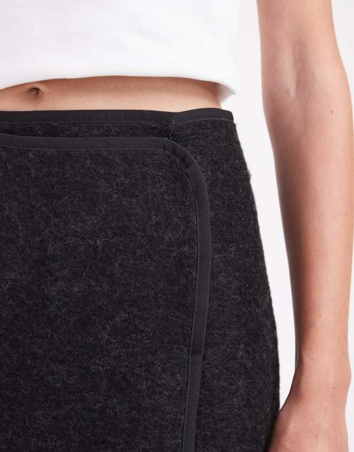 Lacoste boiled wool co-ord tennis skirt in dark grey, 4 of 5