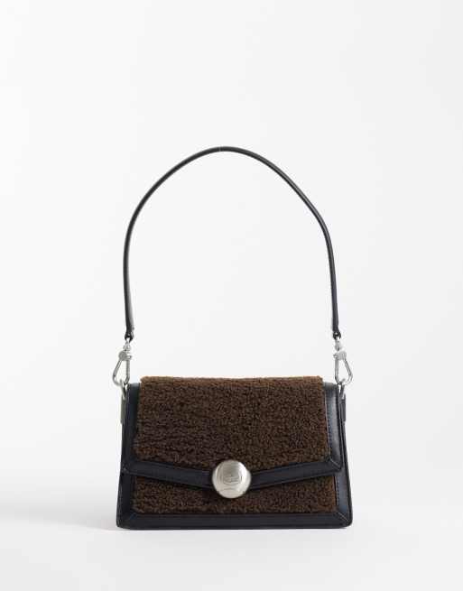 Lacoste borsa a tracolla in pile con chiusura a fermaglio stile tennis e dettagli a contrasto marrone, 1 di 4