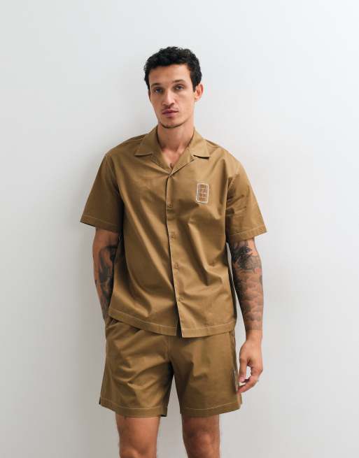 Lacoste – Brun pikétröja med korta ärmar, knäppning och logga, del av set, 4 av 5