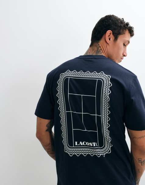 Lacoste - camiseta de corte clásico con logo gráfico y estampado trasero en azul marino - view 1