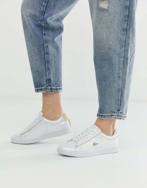 Lacoste Carnaby Evo 118 Witte sneakers met gouden rand