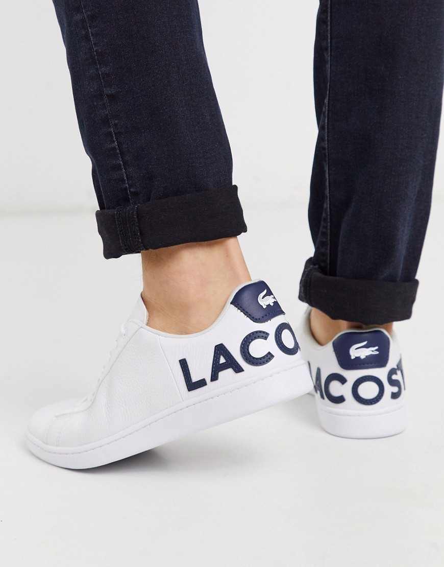 Lacoste - Carnaby Evo - Sneakers met marineblauw logo-Wit