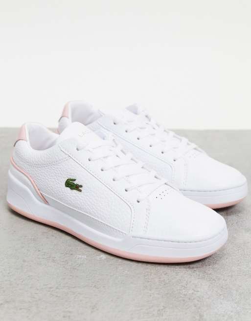 Lacoste – Challenge – Sneaker mit Cupsohle in Weiß mit rosafarbenem Rand