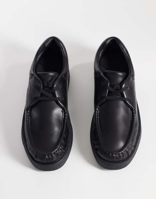 Lacoste claylow pull on shoe in black, 2 of 4