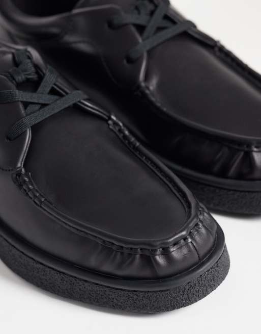 Lacoste claylow pull on shoe in black, 3 of 4