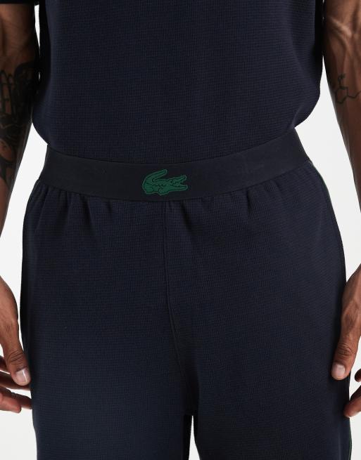 Lacoste - Completo con T-shirt e pantaloncini a nido d'ape nero, 3 di 5