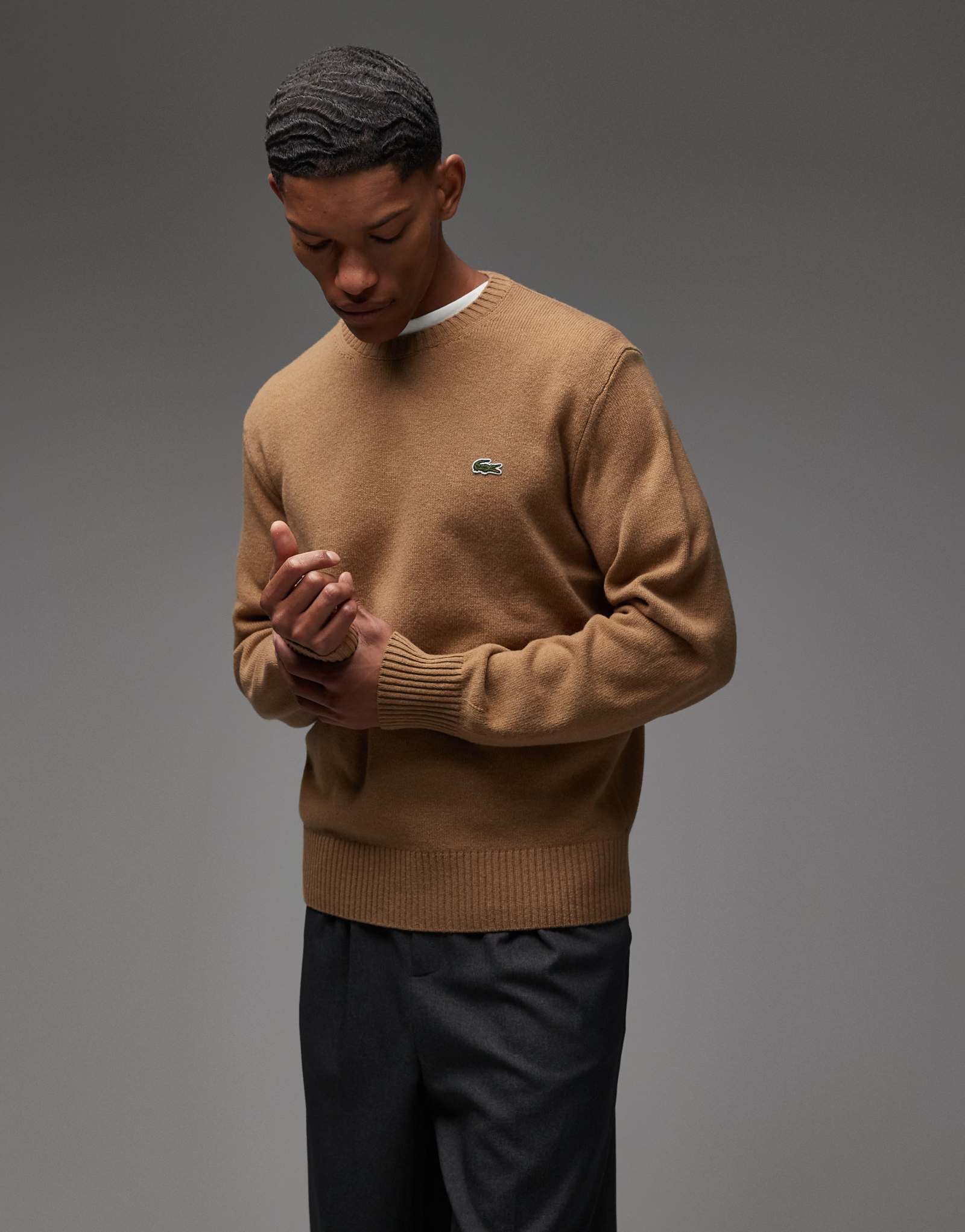 Коричневый свитер с круглым вырезом от Lacoste
