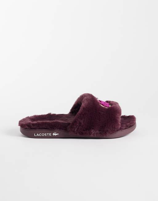 Lacoste crocodile logo slide fleece slippers in burgundy and pink, 2 of 4