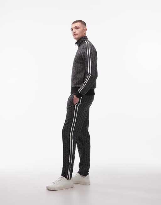 Lacoste – Czarne spodnie dresowe we wzór w monogramy, część zestawu , 2 z 5