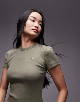 Lacoste - Eng anliegendes T-Shirt in Khaki mit Logo-Grün