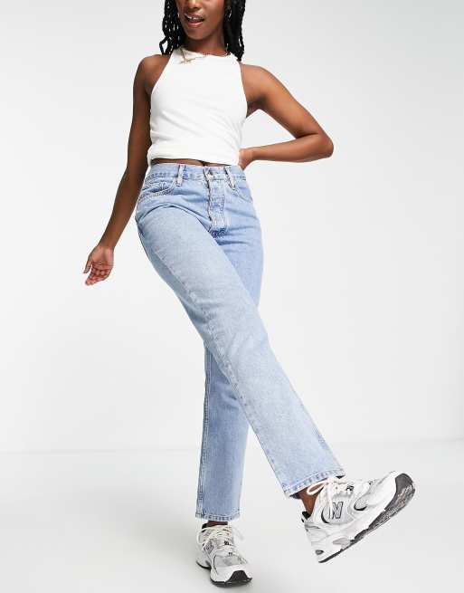 Lacoste – Gerade Jeans in verblichenem Blau