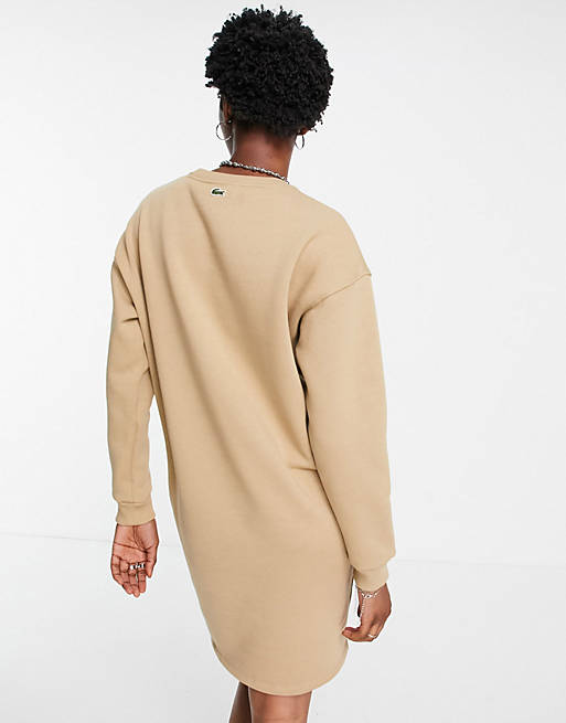Lacoste – Hochgeschlossenes Pulloverkleid in Beige mit Logo | ASOS