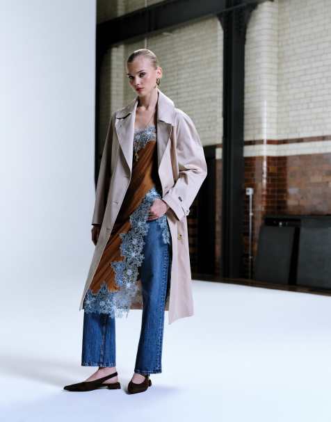 Lacoste – Hochwertige Regenjacke in Beige - view 1