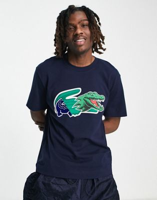 Lacoste – Holiday – T-Shirt in Marineblau mit großem Krokodil-Print | ASOS