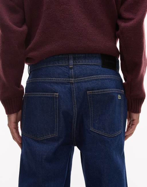 Lacoste – Jeans in dunkler Waschung mit brauner Naht , 5 von 5