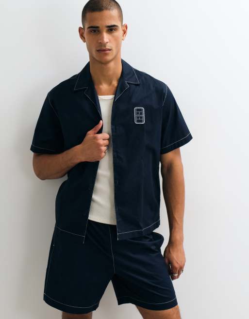 Lacoste kortärmad pikétröja med knappar och logga i navy, 3 av 5