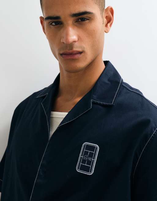 Lacoste kortärmad pikétröja med knappar och logga i navy, 4 av 5