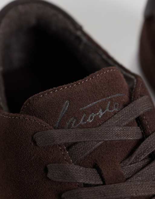 Lacoste linecourt suede trainer in white and dark brown, 4 of 5