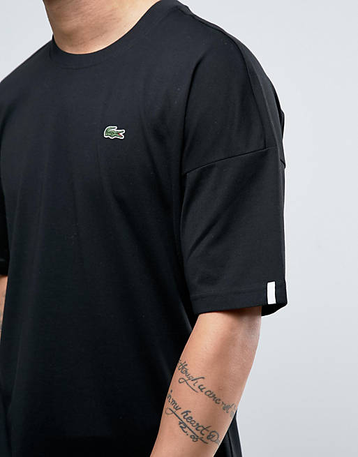 Lacoste Live – Langes Oversize-T-Shirt in Schwarz/Silber mit  Rundhalsausschnitt, Krokodil-Logo und Kontrastsaum | ASOS
