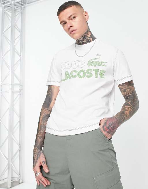 Lacoste – Locker geschnittenes T-Shirt in Weiß mit „Club“-Grafikprints auf der Vorderseite