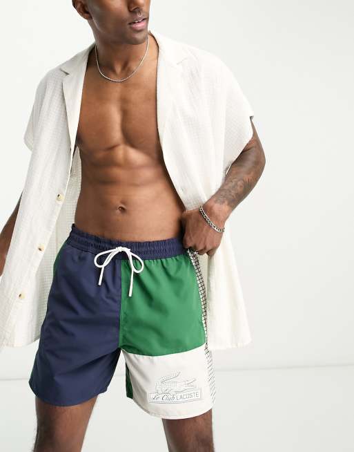 Lacoste - Pantaloncini da bagno color block blu navy con stampa sulla gamba
