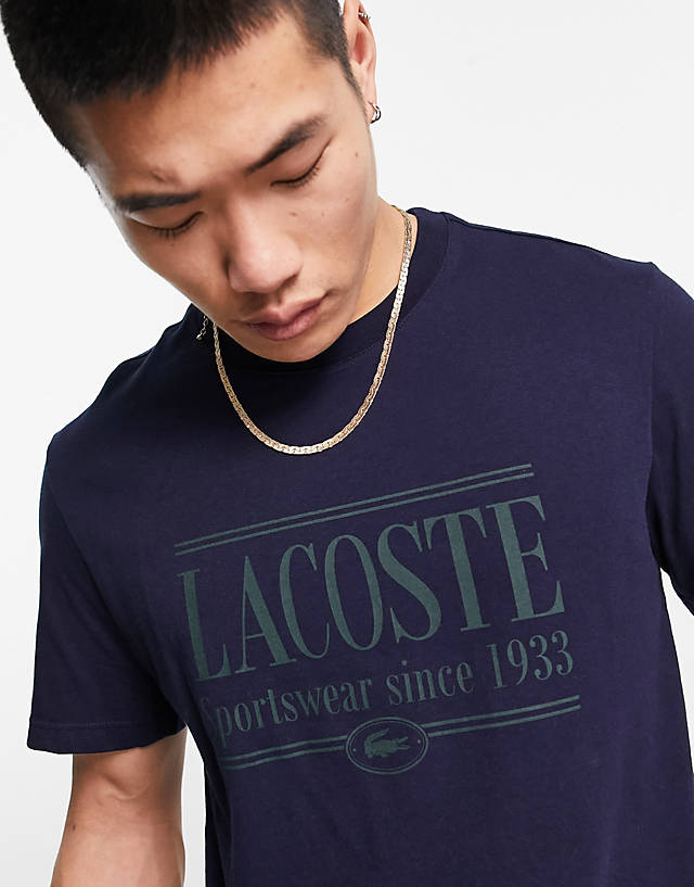 Lacoste - regular fit t-shirt in navy with front graphics