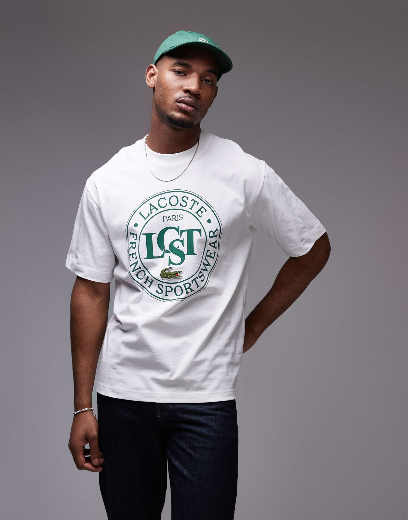 Белая футболка свободного кроя от Lacoste с логотипом университета