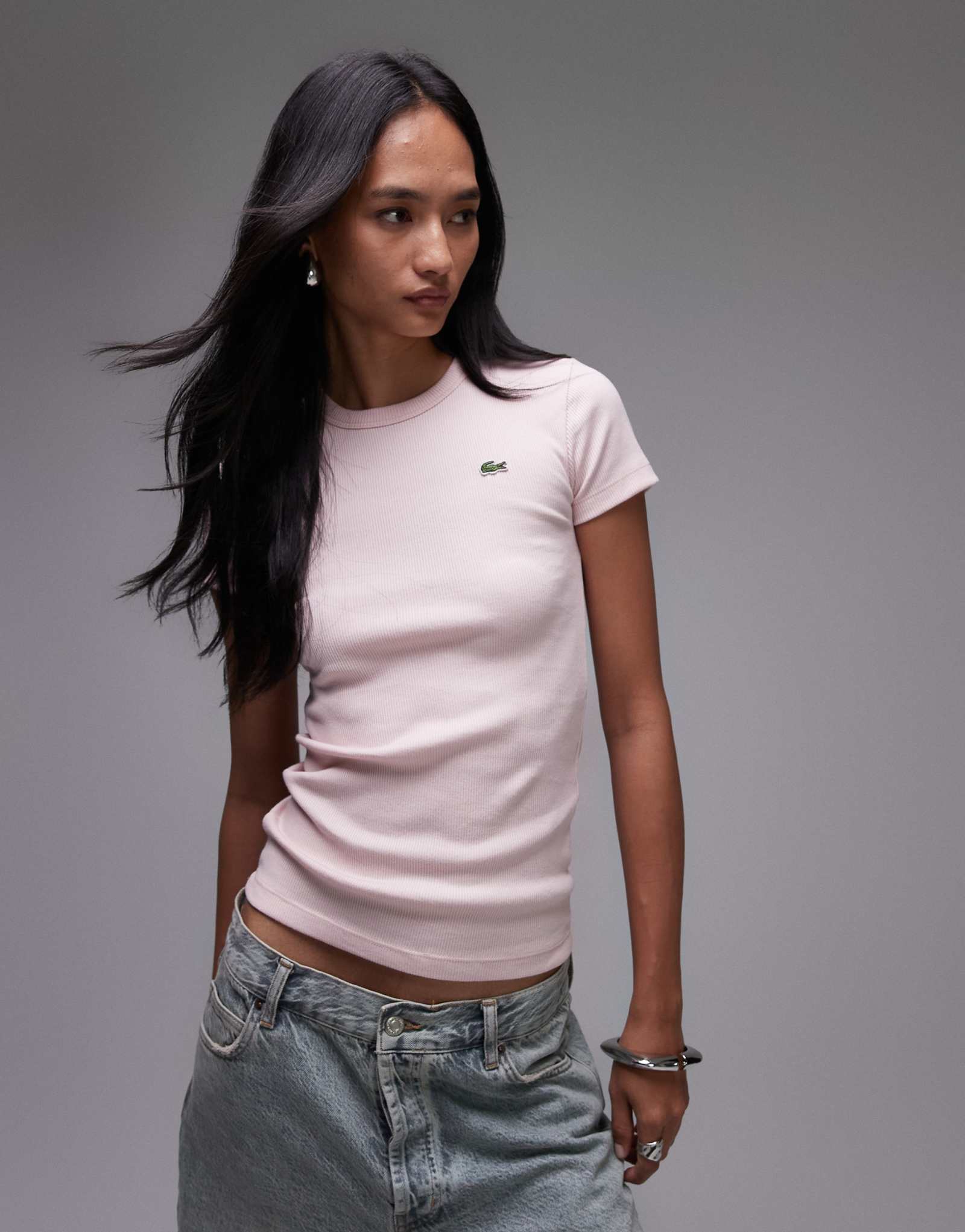 Розовая футболка в рубчик от Lacoste